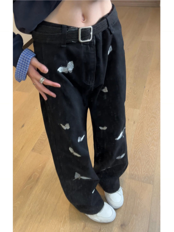 Fekete denim nadrág férfiaknak pillangóhímzéssel, széles szárú, őszi stílus