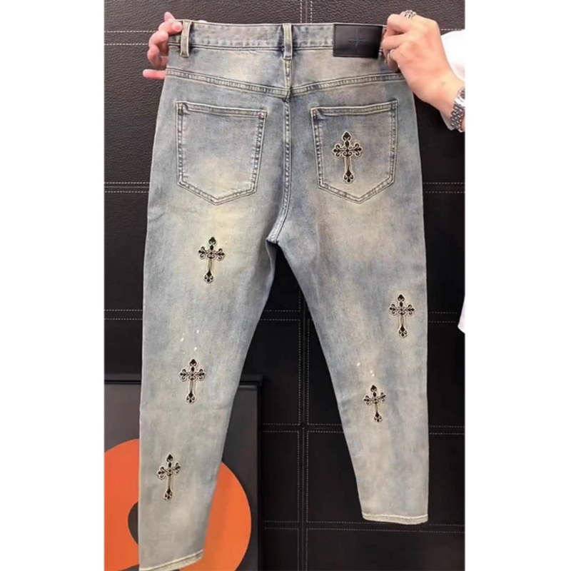 Denim nadrág, slim fit, hímzéssel, egyenes szabású, cropped hosszúság, férfiaknak