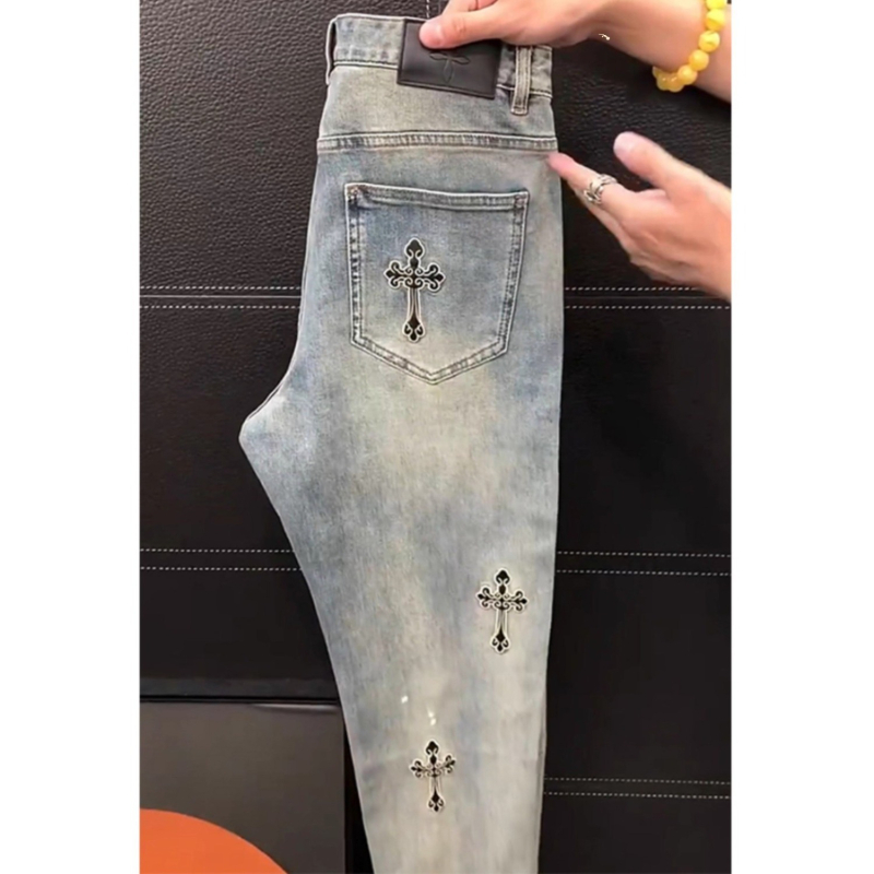 Denim nadrág, slim fit, hímzéssel, egyenes szabású, cropped hosszúság, férfiaknak
