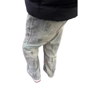 Férfi denim farmernadrág mosott és festett splash ink mintával, egyenes szár enyhe kiszélesedéssel bokáig, tavasz–ősz