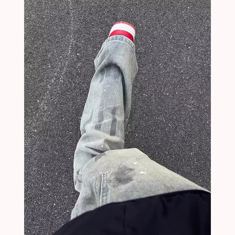Férfi denim farmernadrág mosott és festett splash ink mintával, egyenes szár enyhe kiszélesedéssel bokáig, tavasz–ősz