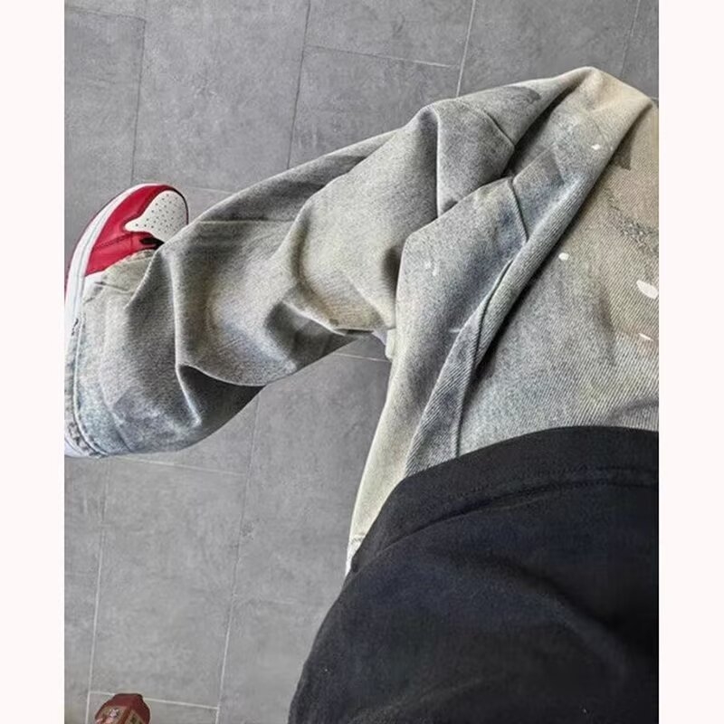 Férfi denim farmernadrág mosott és festett splash ink mintával, egyenes szár enyhe kiszélesedéssel bokáig, tavasz–ősz