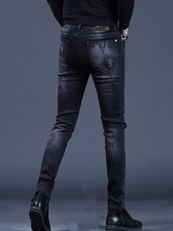 Férfi koreai stílusú, kiváló minőségű farmernadrág, slim-fit, elasztikus, fekete mintás, középmagas derekú, egyenes szárú