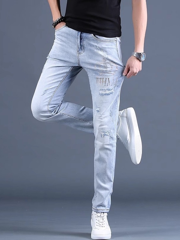 Rugalmas férfi farmernadrág, slim-fit szabás, egyenes láb, koreai stílus, strasszos mintázat, mindennapi viselet