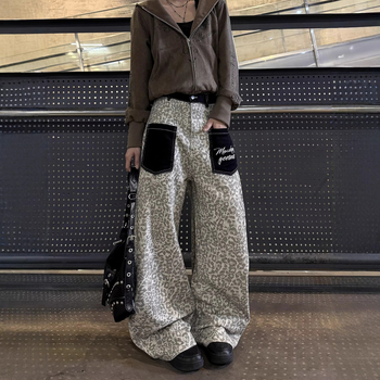 Férfi denimnadrág leopard mintás patchzsebekkel, vintage stílus, széles szabású utcai nadrág