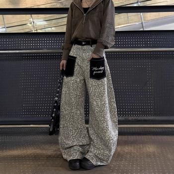 Férfi denimnadrág leopard mintás patchzsebekkel, vintage stílus, széles szabású utcai nadrág