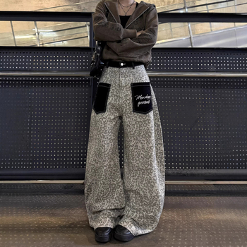 Férfi denimnadrág leopard mintás patchzsebekkel, vintage stílus, széles szabású utcai nadrág