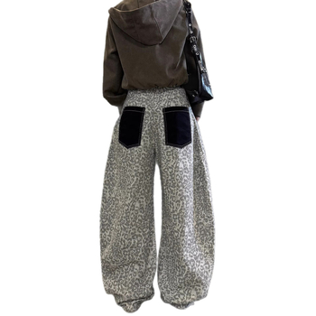Férfi denimnadrág leopard mintás patchzsebekkel, vintage stílus, széles szabású utcai nadrág