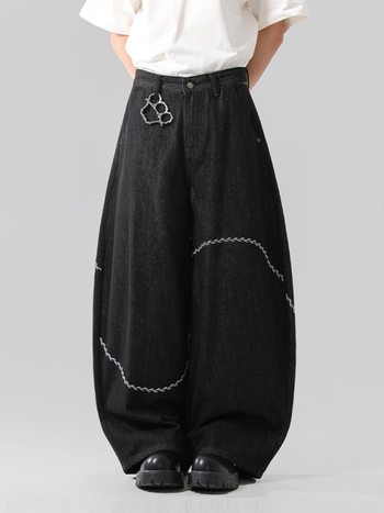 Muške crne denim hlače s izšivkom, ravne krojenje, opuštena silueta, široke nogavice, gradski stil