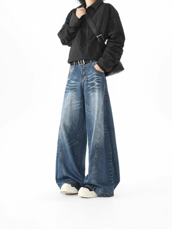 Férfiaknak szóló amerikai stílusú laza, egyenes szabású farmernadrág, háromdimenziós siluettel, mosott denim, széles lábszárú, padlóra érő hosszúság