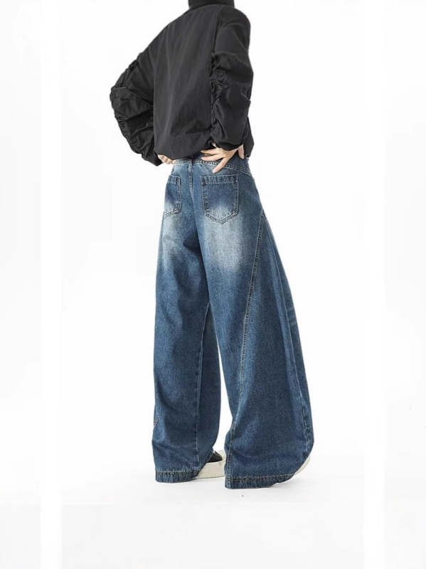 Férfiaknak szóló amerikai stílusú laza, egyenes szabású farmernadrág, háromdimenziós siluettel, mosott denim, széles lábszárú, padlóra érő hosszúság