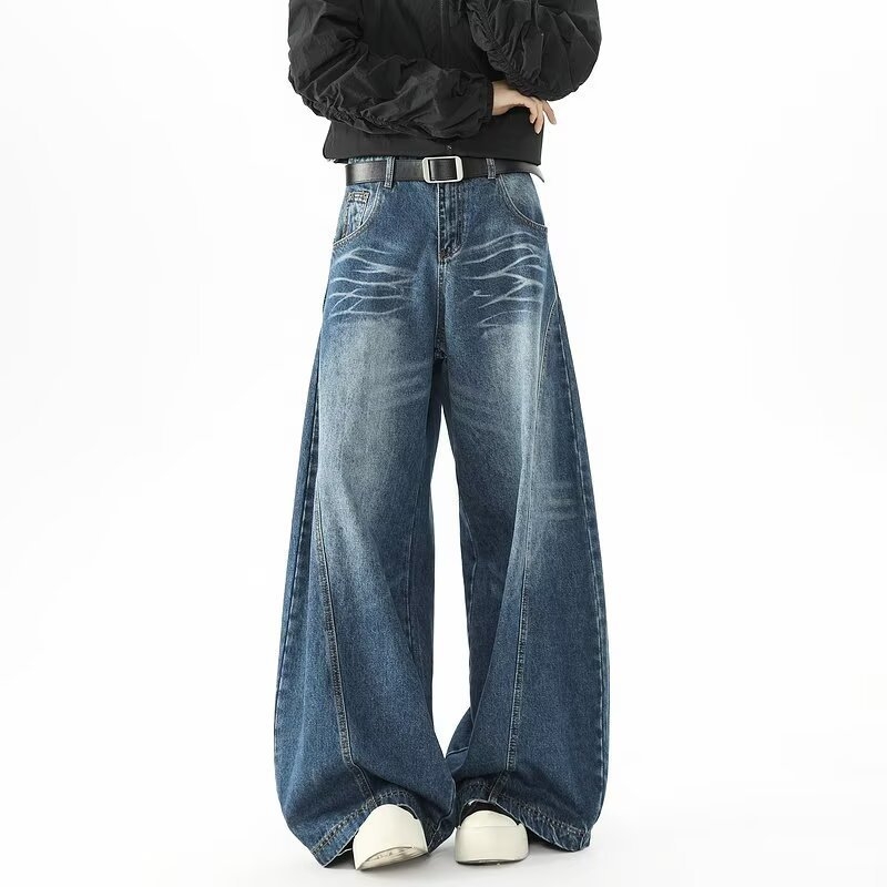 Férfiaknak szóló amerikai stílusú laza, egyenes szabású farmernadrág, háromdimenziós siluettel, mosott denim, széles lábszárú, padlóra érő hosszúság