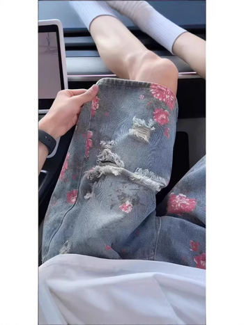 Férfi denim rövidnadrág, vintage amerikai stílus, rózsa virágos mintával és szakadt részletekkel, nyár, laza egyenes szabás