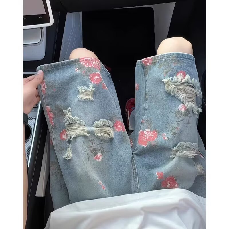 Férfi denim rövidnadrág, vintage amerikai stílus, rózsa virágos mintával és szakadt részletekkel, nyár, laza egyenes szabás