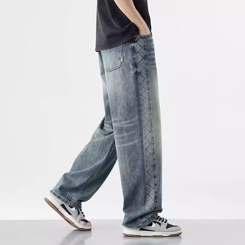 Férfi denim nadrág Totem márkával, amerikai stílus, gyűrődéses hatás, egyenes szabású, tavasz 2025