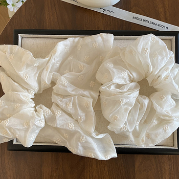 Koreai stílusú, gyengéd tejfehér textil hajgumi copfhoz – elegáns fejfedő kiegészítő