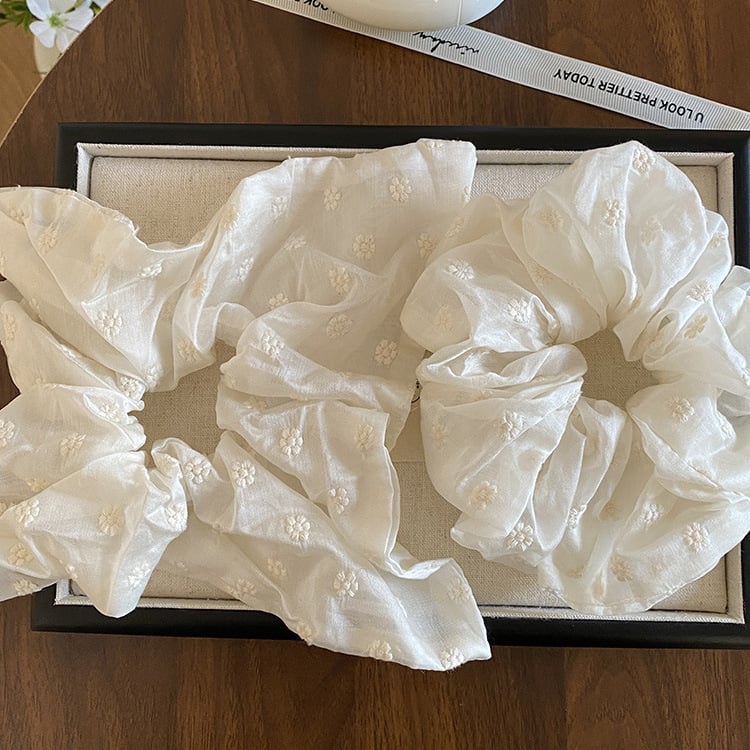 Koreai stílusú, gyengéd tejfehér textil hajgumi copfhoz – elegáns fejfedő kiegészítő