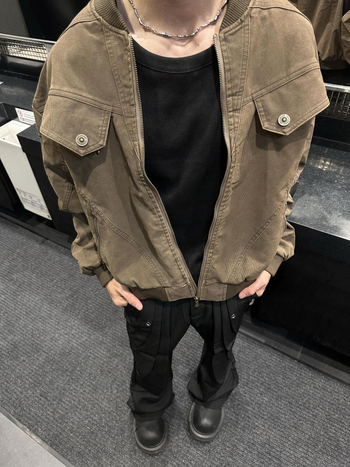 Muške hlače slim-fit s blagim izduženjem, s naglašenim drapiranjem, dekonstrukcijski dizajn, casual hlače za proljeće i jesen