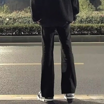 Cleanfit Pantaloni negri de costum pentru bărbați, cu cădere elegantă a țesăturii, croială slim‑fit dreptă, ușor evazați spre baza