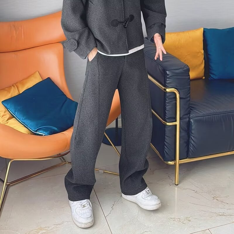 Fekete férfi casual széleslábú nadrág redőkkel és laza eséssel, hosszú sportos, egyenes szabású