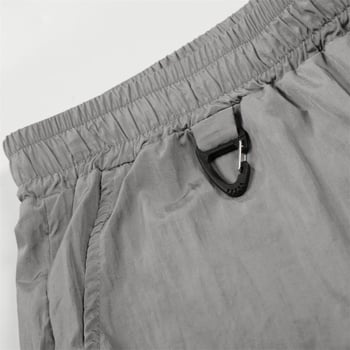 Férfi nyári széles szabású nylon rövidnadrág elastikus derékkal és cipzáras zsebekkel