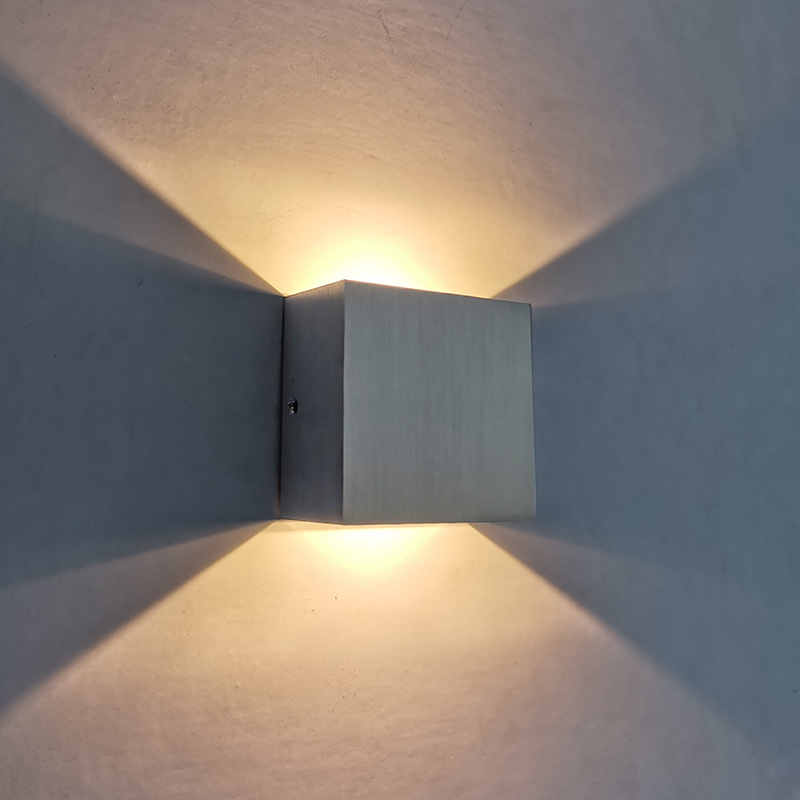 LED dvostruka zidna svjetiljka, unutarnje osvjetljenje, gornje i donje osvjetljenje, moderni minimalistički stil, dekorativna zidna lampa za spavaću sobu