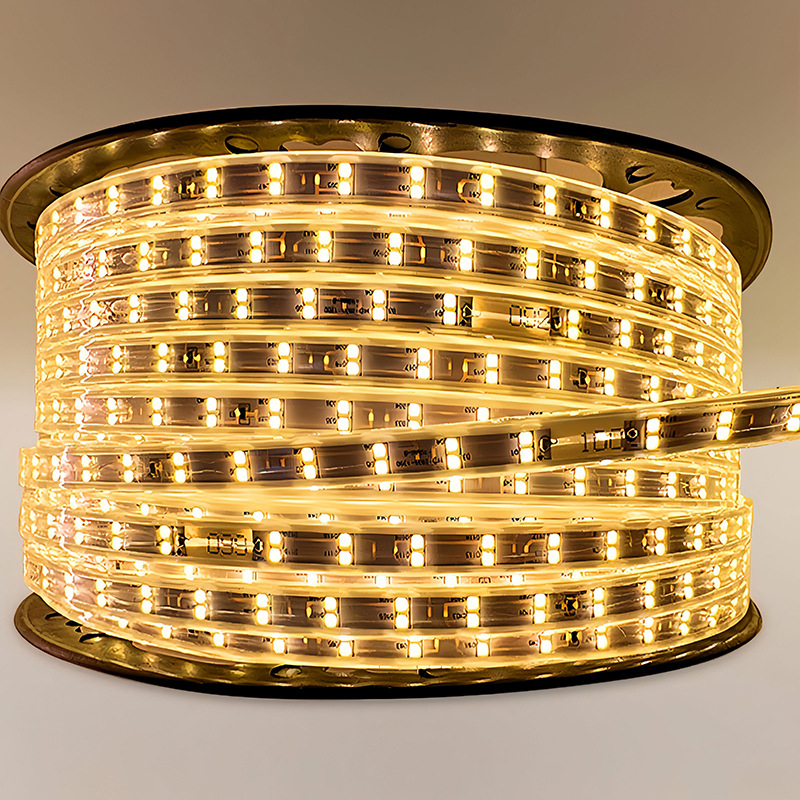 Deep 220V vanjska vodootporna LED traka, 2835 LED, tri reda dijagonalno dvostruka, ambijentalno osvjetljenje