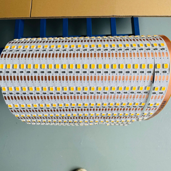 LED 2835 jednobojna topla bijela, 60 LED po metru, može se rezati na svaki LED, širina 5 mm, 5V, fleksibilni svjetlosni trak za ručne radove