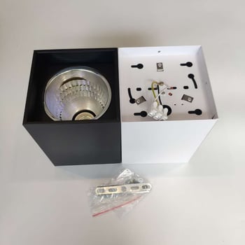 Kvadratni downlight za površinsku montažu s E27 navojem
