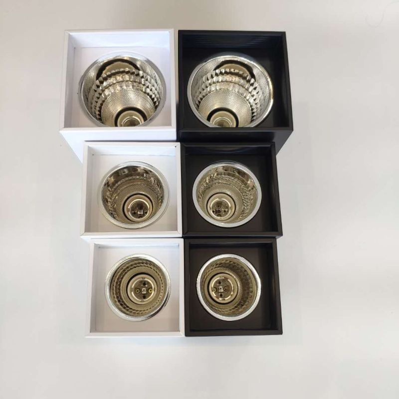 Kvadratni downlight za površinsku montažu s E27 navojem