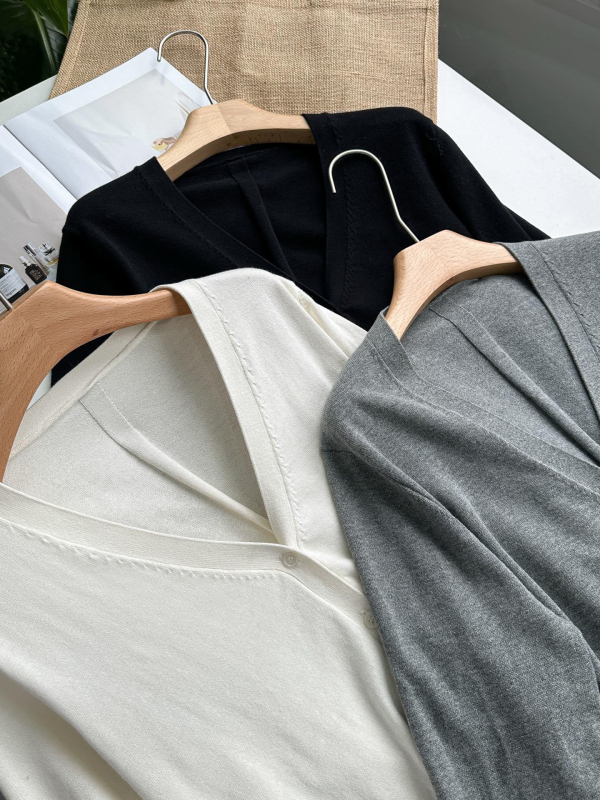 Ženski pamučni kardigan s V-izrezom, širokog kroja, jednofarban, pleteni