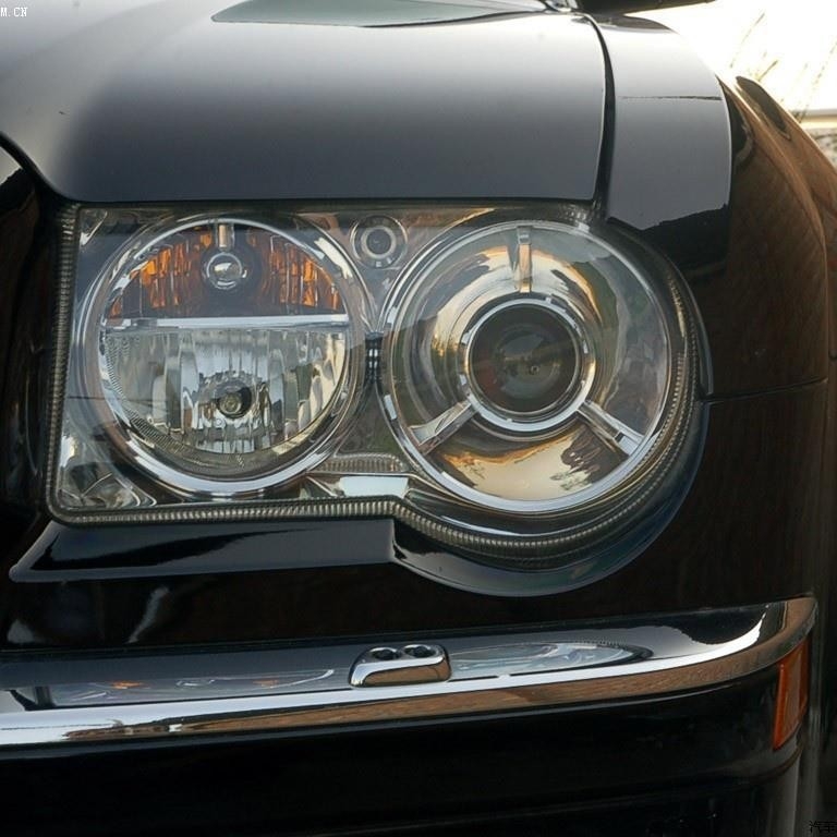 Kryt prednjeg svjetla Chrysler 300C (2003–2010)