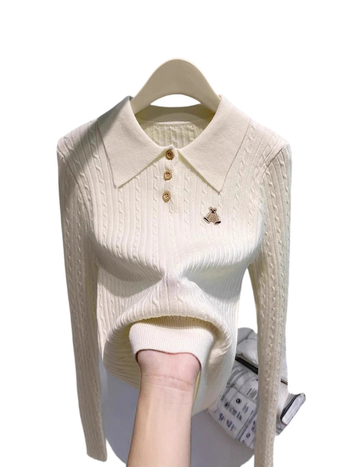 Ženski pleteni top s izvezenom medvjedom i polo ovratnikom, slim fit, dugi rukav, zimska kolekcija 2025, model A9380