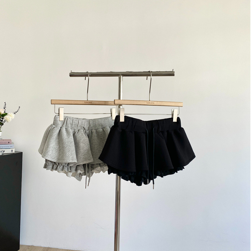 Korejski stil, moda protiv starenja, 2026 crna visoko elastična struk, kopča i veza, A-linija, nafuknute kratke culotte hlače za žene