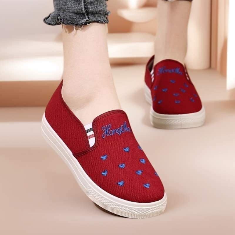 Дамски платнени обувки slip-on с бродирано сърце, противохлъзгаща се и износоустойчива подметка