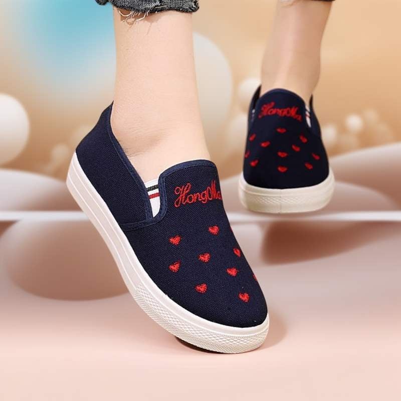 Дамски платнени обувки slip-on с бродирано сърце, противохлъзгаща се и износоустойчива подметка