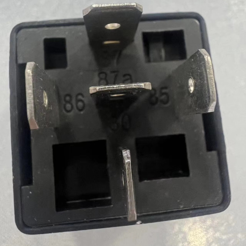 Tianhui V4-12VDC-C 30/40A automobilsko rele, 12V, 5‑pin