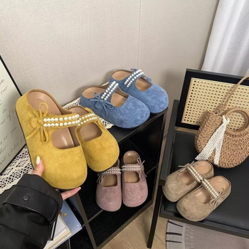 Дамски мюли с закрит нос и перлен детайл, дебела подметка, стил Birkenstock, slip-on за лято 2025