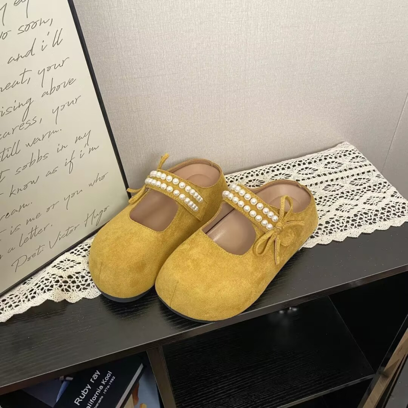 Дамски мюли с закрит нос и перлен детайл, дебела подметка, стил Birkenstock, slip-on за лято 2025