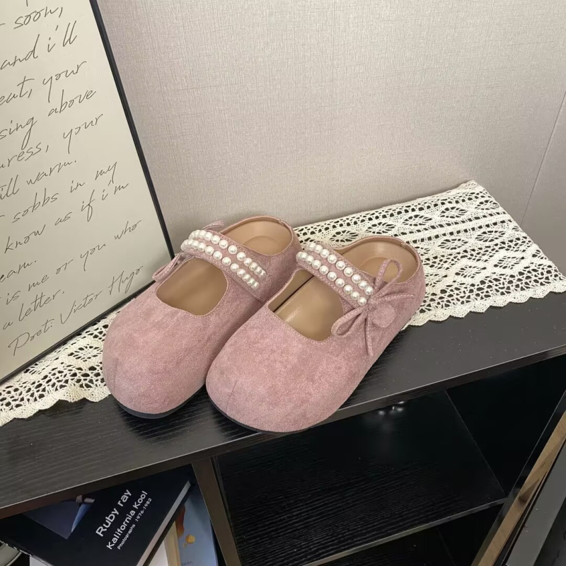 Дамски мюли с закрит нос и перлен детайл, дебела подметка, стил Birkenstock, slip-on за лято 2025