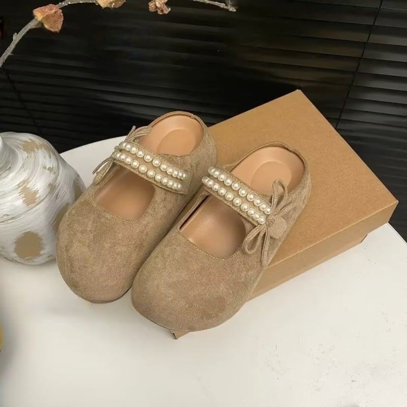 Дамски мюли с закрит нос и перлен детайл, дебела подметка, стил Birkenstock, slip-on за лято 2025