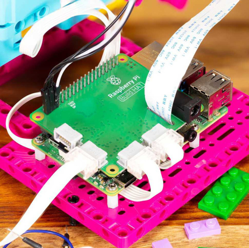 Raspberry Pi Build Hat s LEGO za snažan pametan stroj