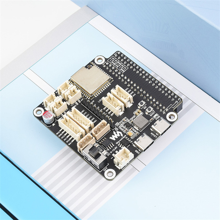 Univerzalna ploča za upravljanje robotom s Wi-Fi, Bluetooth i ESP-NOW — kompatibilna s Raspberry Pi; sučelja: upravljanje motorom, servo bus sučelje, LiDAR, devetosni IMU, I2C, 40-pin proširenje