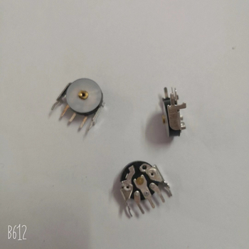 Potenciometar RV12 s nosačem, bez prekidača