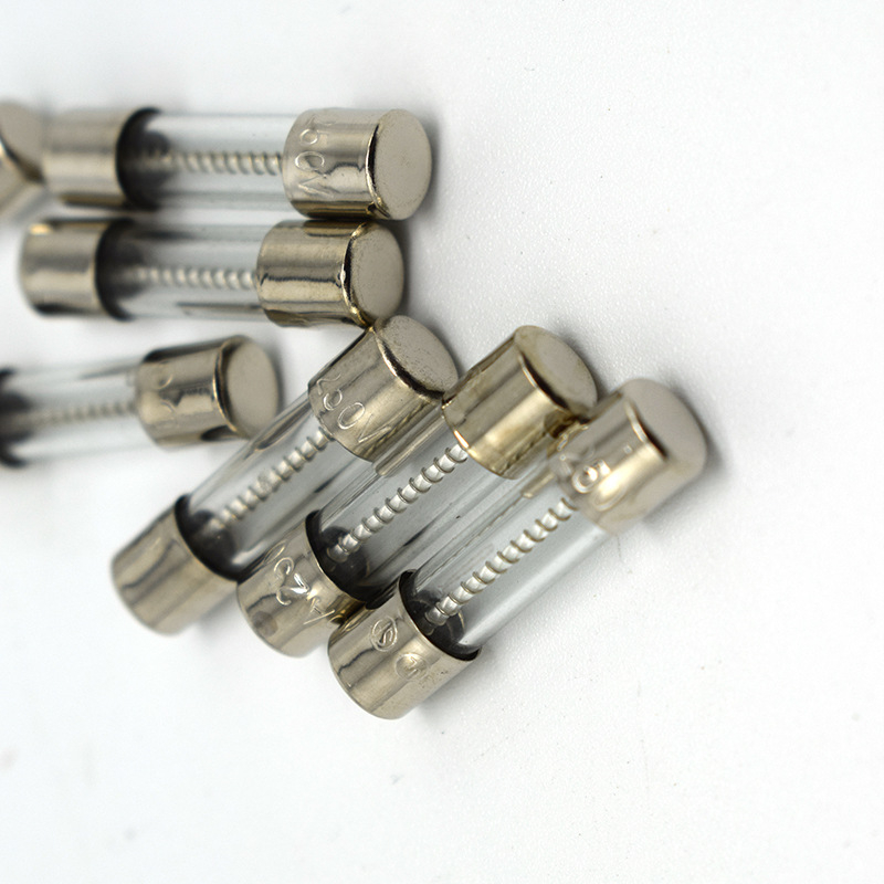 Staklena cijevna osigurač 5×20 mm, brzo prekidni 2A 250V, 100 komada u kutiji