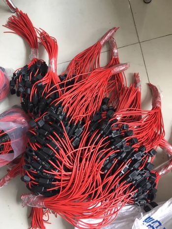 XHX002 Mali crni vodootporni držač osigurača za kabel 20 AWG