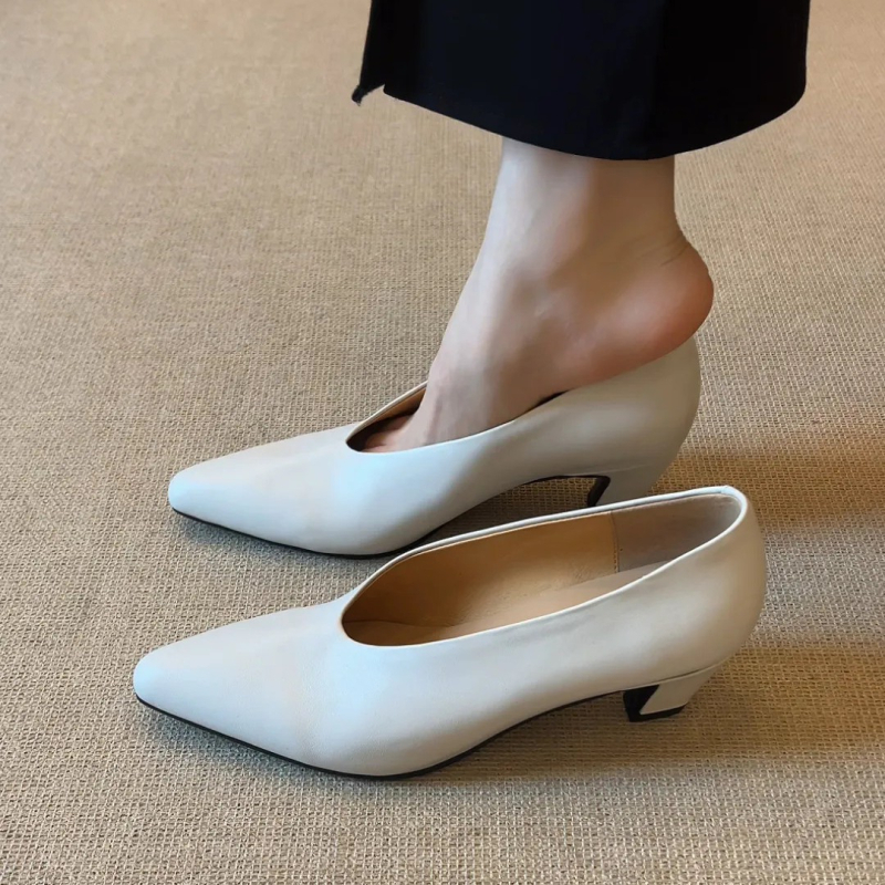 Ženske cipele od ovčje kože s francuskim špicastim nosom, niski izrez, svestrane i elegantne, crne s debelim petom