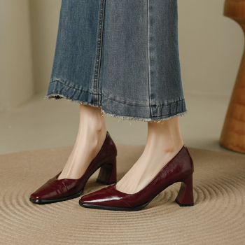 Női cipő négyszögletes orrú, vastag sarkú, slip-on, irodai viselet, retro stílus, 2026 tavasz, kényelmes mindennapi viselés