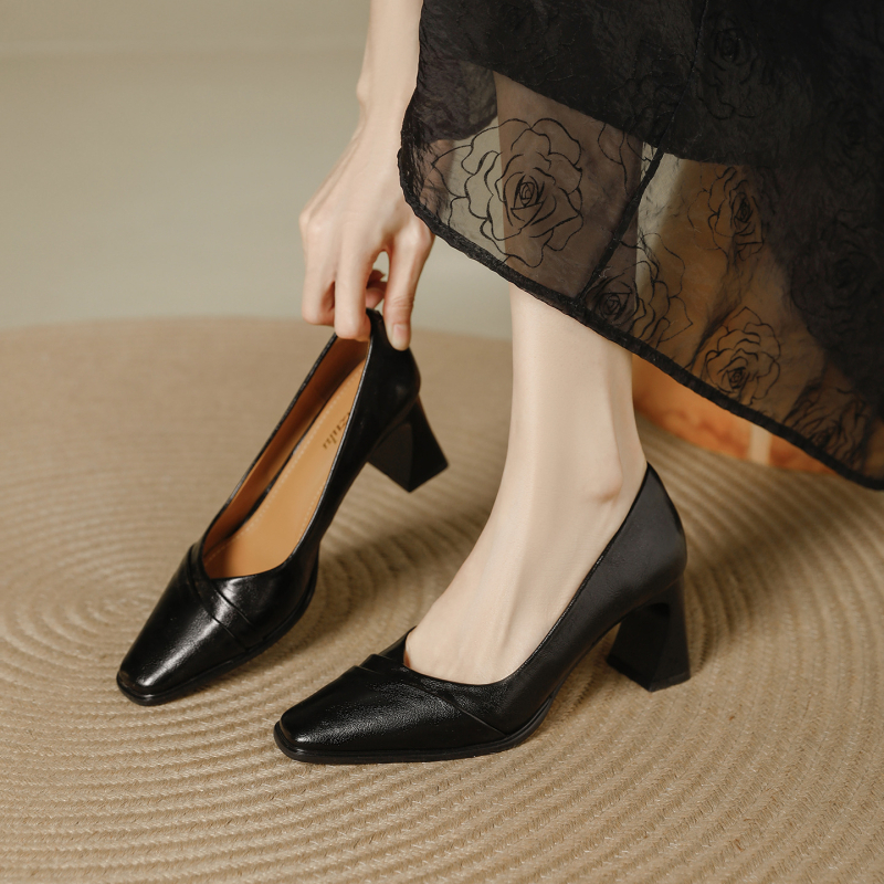 Női cipő négyszögletes orrú, vastag sarkú, slip-on, irodai viselet, retro stílus, 2026 tavasz, kényelmes mindennapi viselés