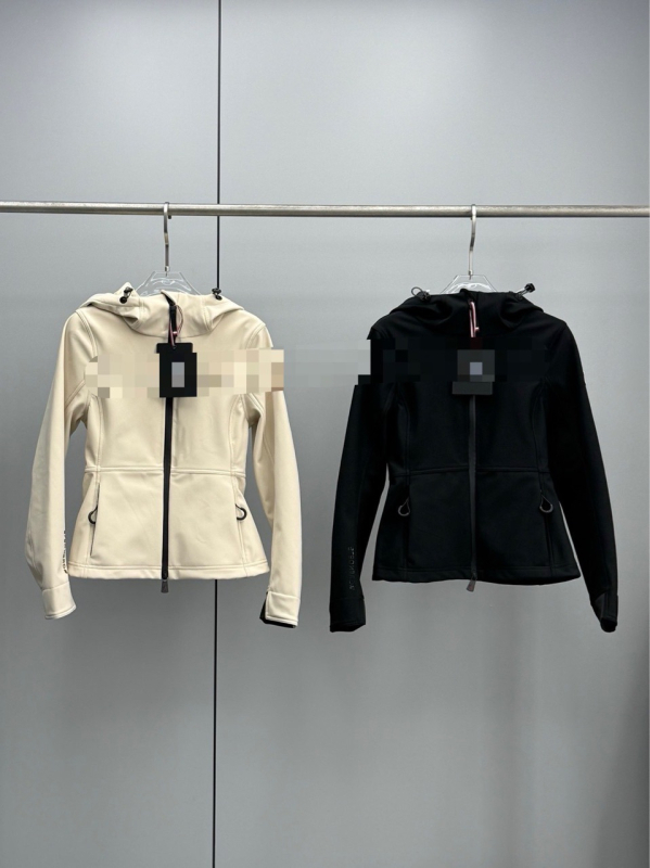 Ženska outdoor jakna u slim-fit kroju, s kapuljom, gumiranim stojećim ovratnikom i Softshell vjetrovka